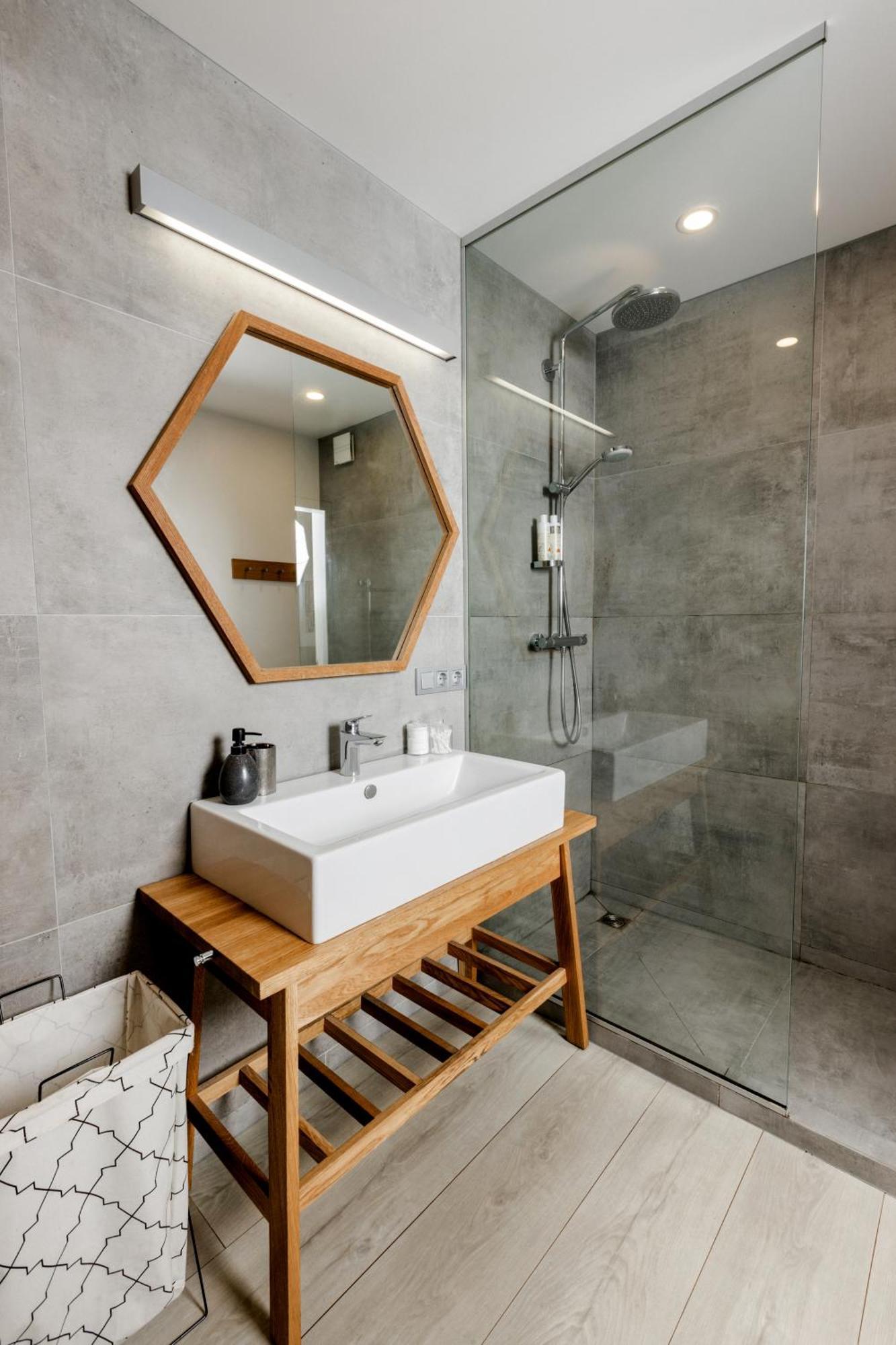 Modern And Spacious Loft Type Apartment 8 With Free Private Parking By "Owl Jazz Apartments" คอนัส ภายนอก รูปภาพ